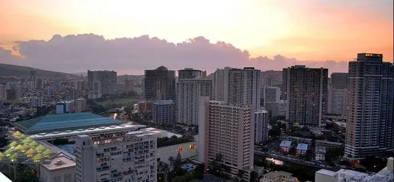 LUXURY SUITES INTERNATIONAL AT ALA MOANA
