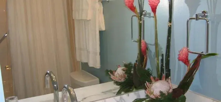 LUXURY SUITES INTERNATIONAL AT ALA MOANA