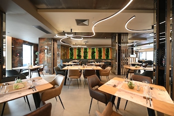 ANIROC SIGNATURE HOTEL