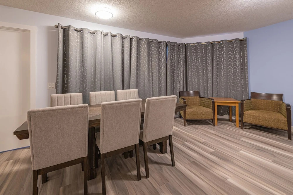 4 BEDROOMS SUITE - GROUP OF FAMILIES