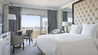 FOUR SEASONS LOS ANGELES AT BEVERLY HILLS