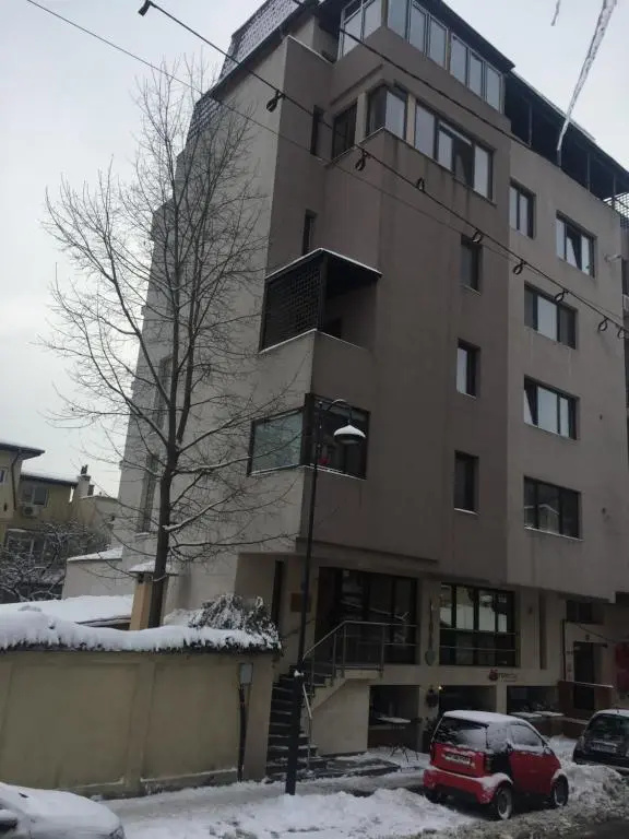 AZZA APARTHOTEL