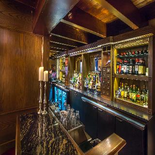 THE LORD NELSON HOTEL & SUITES