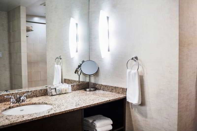THE LORD NELSON HOTEL & SUITES