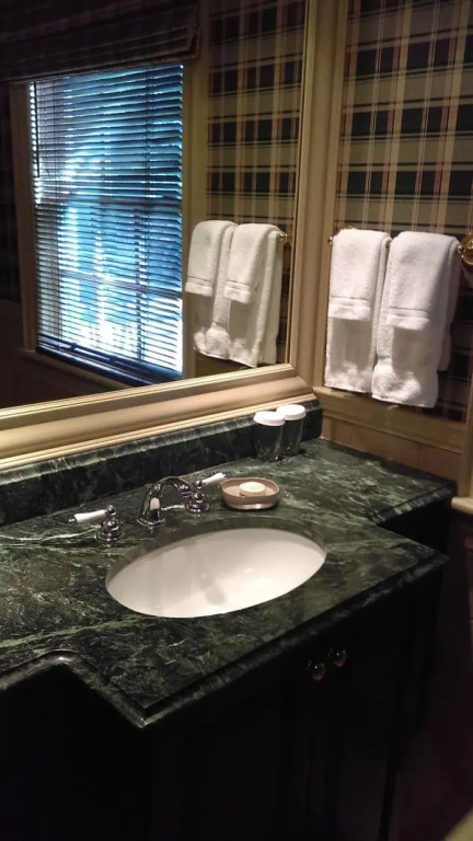 RIPPLECOVE HOTEL & SPA